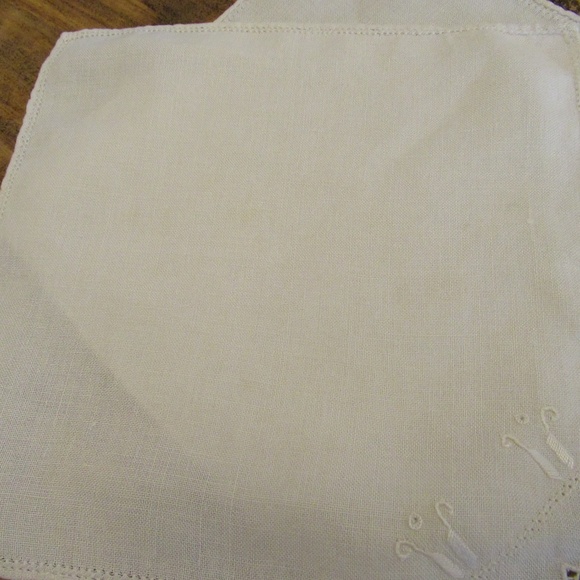 Cream Embroidery cutout doily - Picture 4 of 7